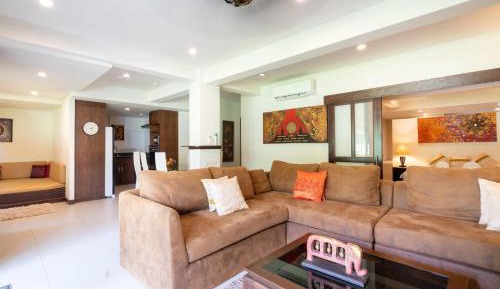 Three-Bedroom Apartment with Balcony