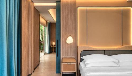 Club One Bedroom Suite with Plunge Pool 