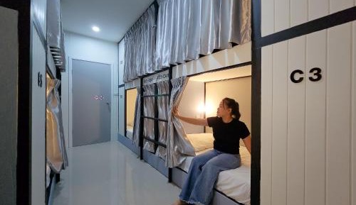 Single Bed in Mixed Dormitory Room