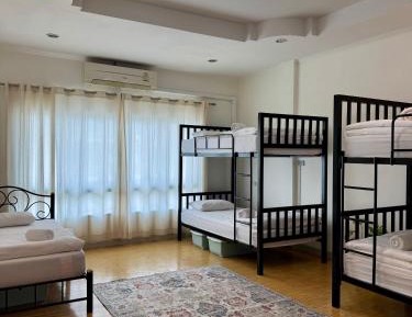 Single Bed in Mixed Dormitory Room
