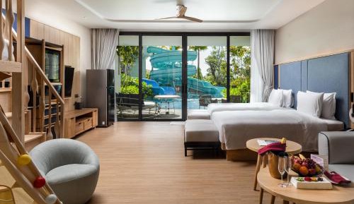 Family Suite Pool Access