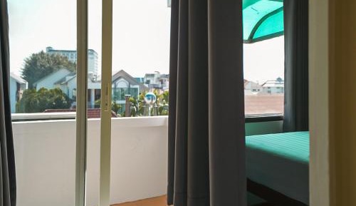 6-Bed Mixed Dormitory Room