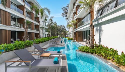 Deluxe Double or Twin Room with Pool Access