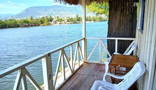Bungalow - Water Front 