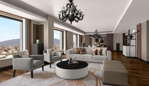 Diplomatic Suite - King Bed - High Floor - Club Lounge Access - Mountain View