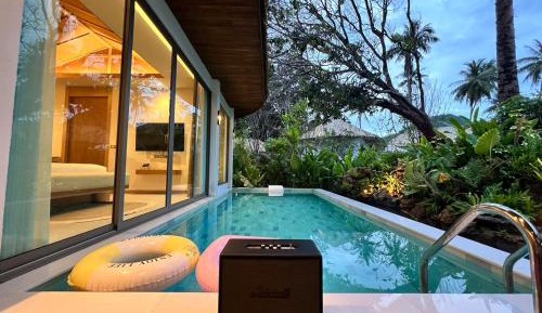 Villa with Garden View
