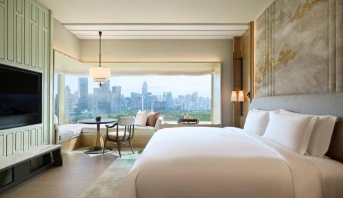 Premier Corner Room with King Bed	