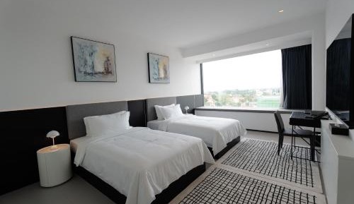 Superior Twin Room with City View