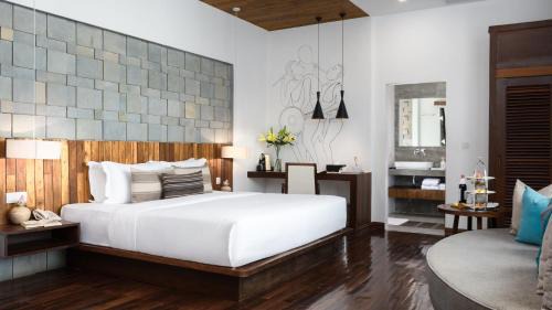 Junior Suite - Daily 60mn Massage + Laundry + Airport Pick-Up + Mini-Bar