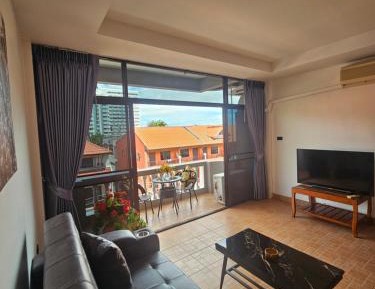 One-Bedroom Apartment with Sea View and Balcony