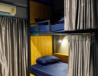 Bunk Bed in Mixed Dormitory Room