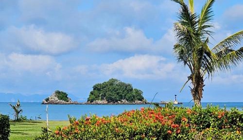 Deluxe Double Room with Side Sea View