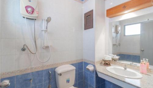 Twin Room with Private Bathroom