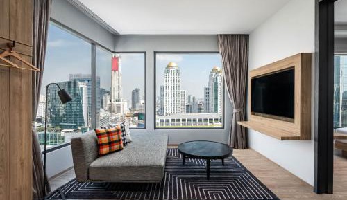 Deluxe Queen Room with City View