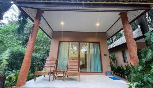 Deluxe Bungalow with Garden View