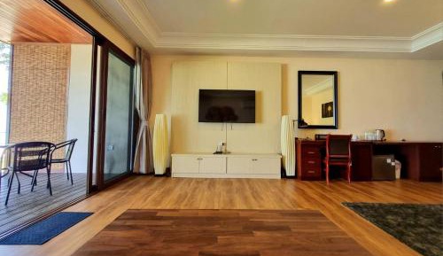 Luxury Beachfront Suite