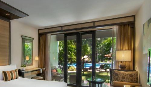 Tropical Deluxe Poolside Twin Bed
