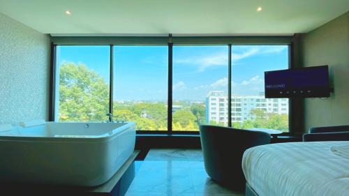Grand Presidential Suite with Jacuzzi