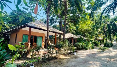 Deluxe Garden View Bungalow with Fan