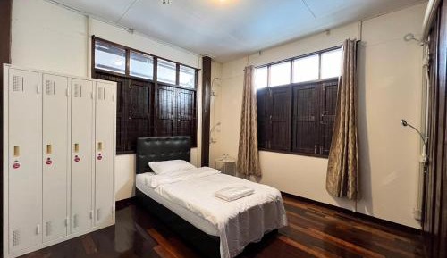 Single Room with Shared Bathroom