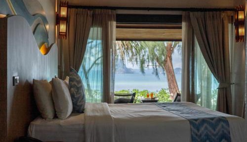 Deluxe Beach Front Cottage