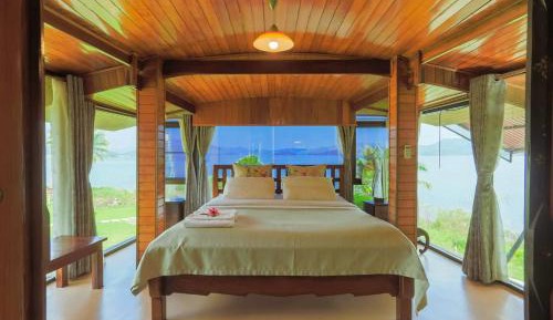 Family Room with Lake View