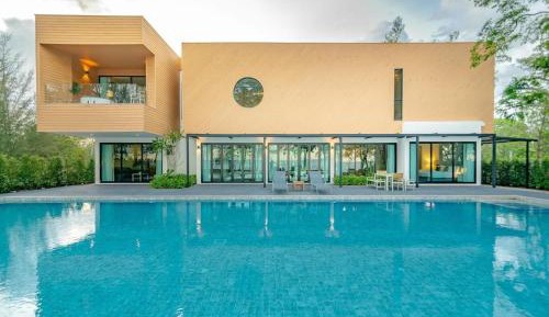 Villa with Private Pool - Beach Front