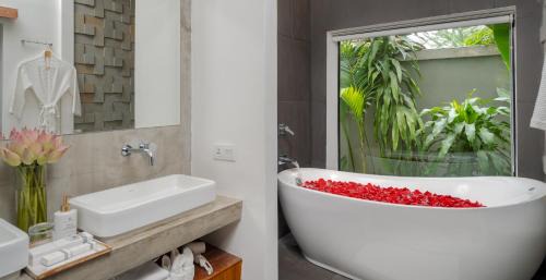 Family Suite - Free Laundry + Airport Pick-Up + Mini Bar
