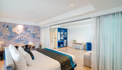 One-Bedroom Suite + Free Coworking Space