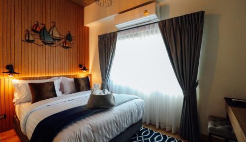 Deluxe Queen Room