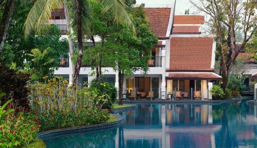 Deluxe King Room with Sofa Bed and Pool View