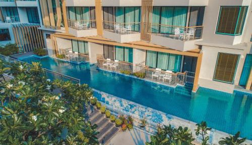  Room with Pool Access