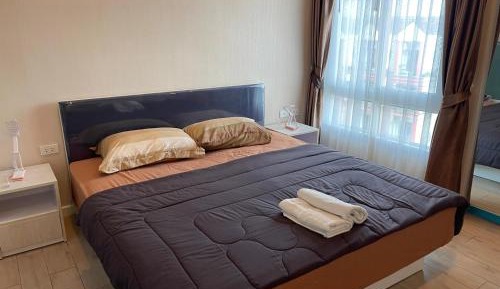 One-Bedroom Apartment with Balcony and City View
