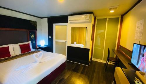 Standard Queen Room
