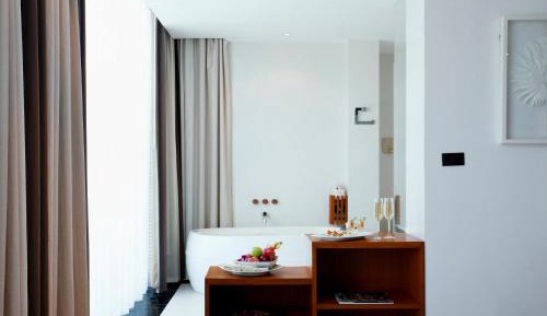 Suite Sea View with Daily Complimentary Minibar