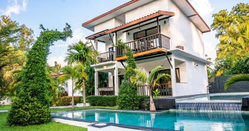 Apartment with Pool View 