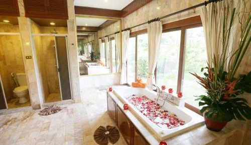 Villa with Garden View