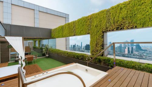 Pathumwan Terrace Suite