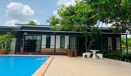 Family Pool View