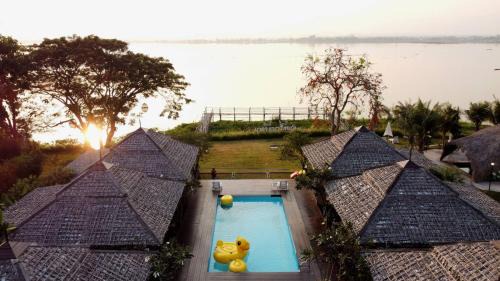 Villa with Lake View