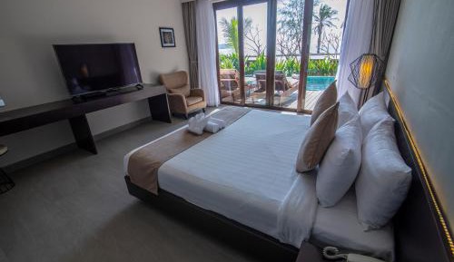 Superior Double Room with Pool Access