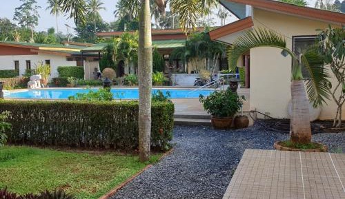 Apartment with Pool View 