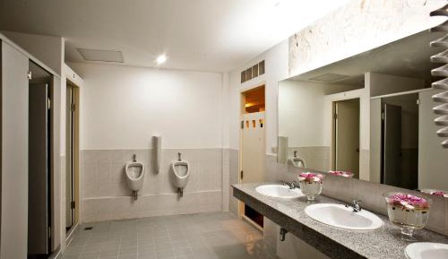 Family Room with Private Bathroom (8 Adults)