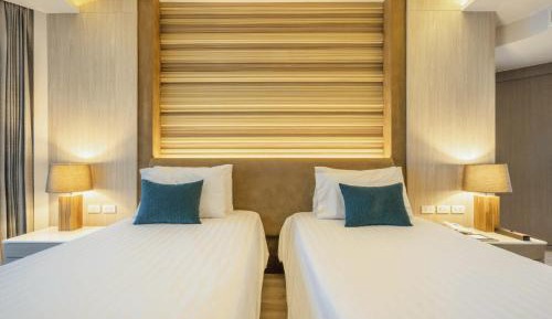 Deluxe Corner Twin Room with Sea View 