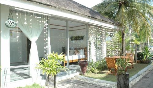 Bungalow with Garden View