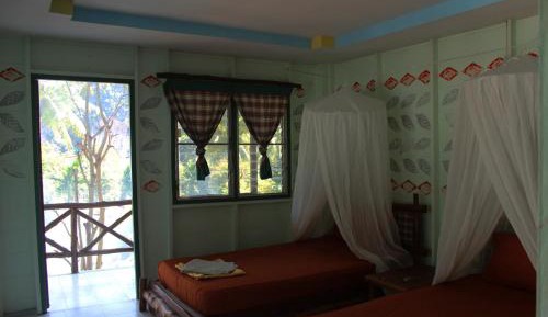 Standard Twin Room with Mountain View