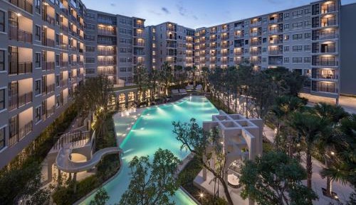 Apartment with Pool View 