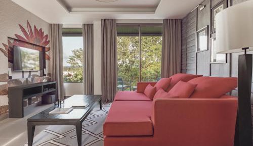 Tropical View Suite