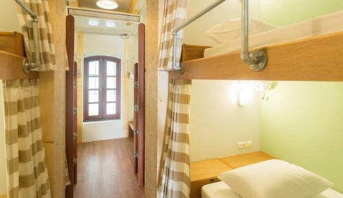 Bed in 10-Bed Mixed Dormitory Room