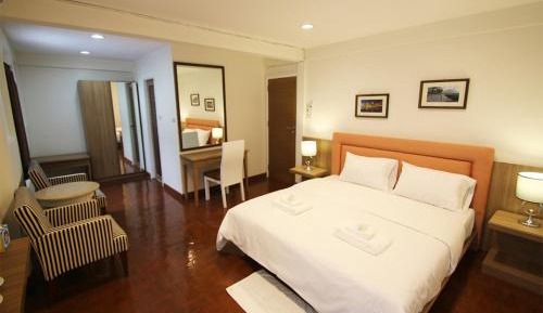 Deluxe Queen Room